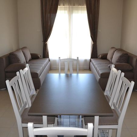Aranyszarvas Panzio, Etterem Es Grillterasz Apartment Bagian luar foto