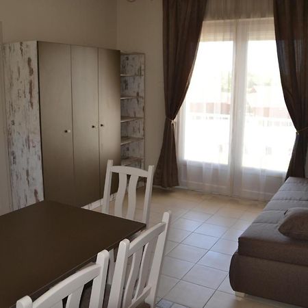 Aranyszarvas Panzio, Etterem Es Grillterasz Apartment Bagian luar foto