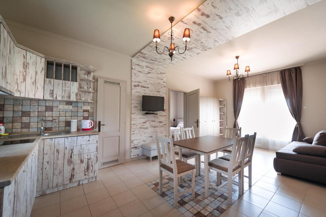 Aranyszarvas Panzio, Etterem Es Grillterasz Apartment Bagian luar foto