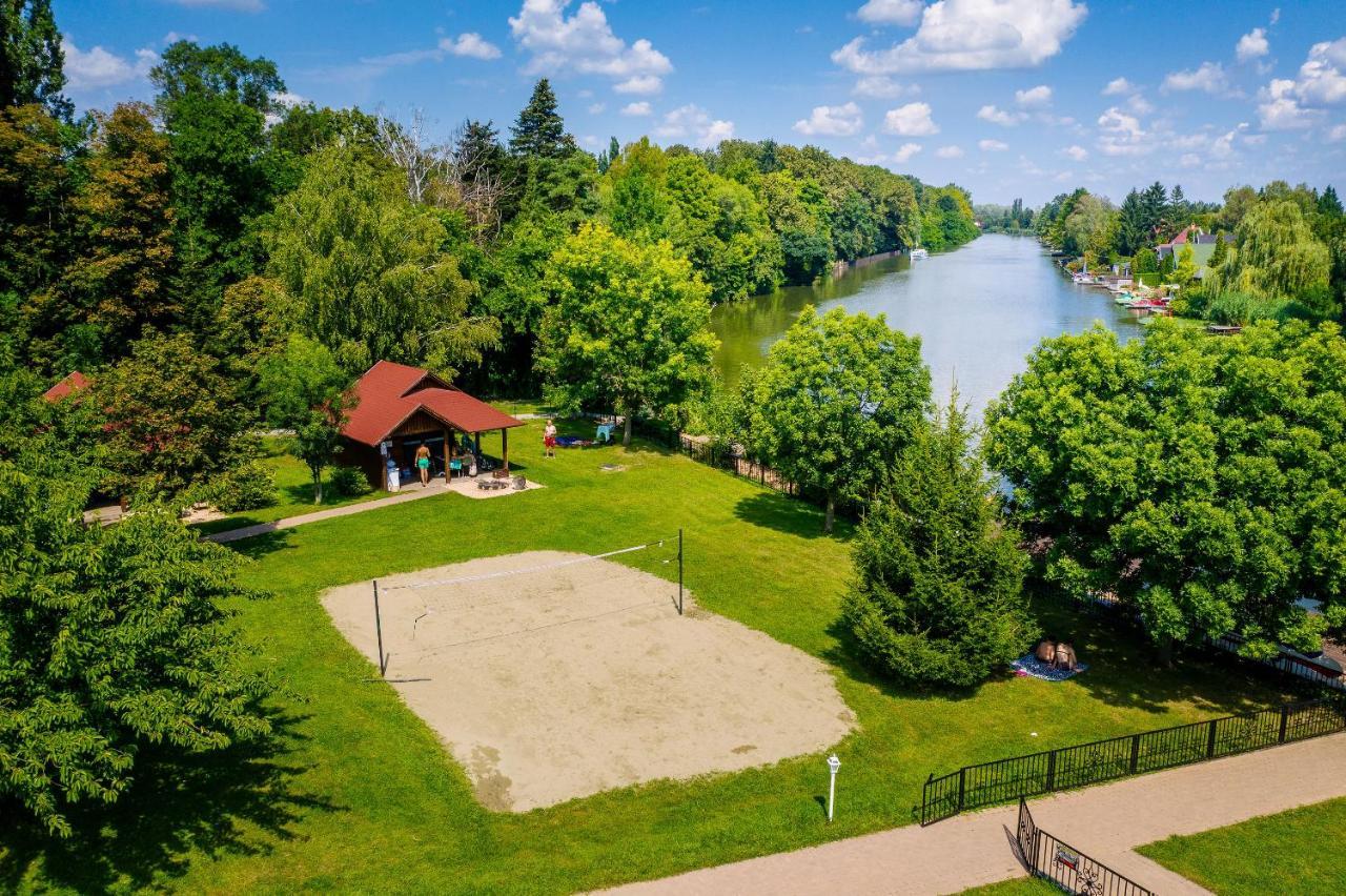 Aranyszarvas Panzio, Etterem Es Grillterasz Apartment Bagian luar foto