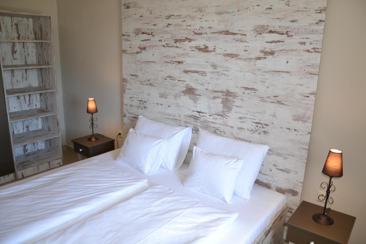 Aranyszarvas Panzio, Etterem Es Grillterasz Apartment Bagian luar foto