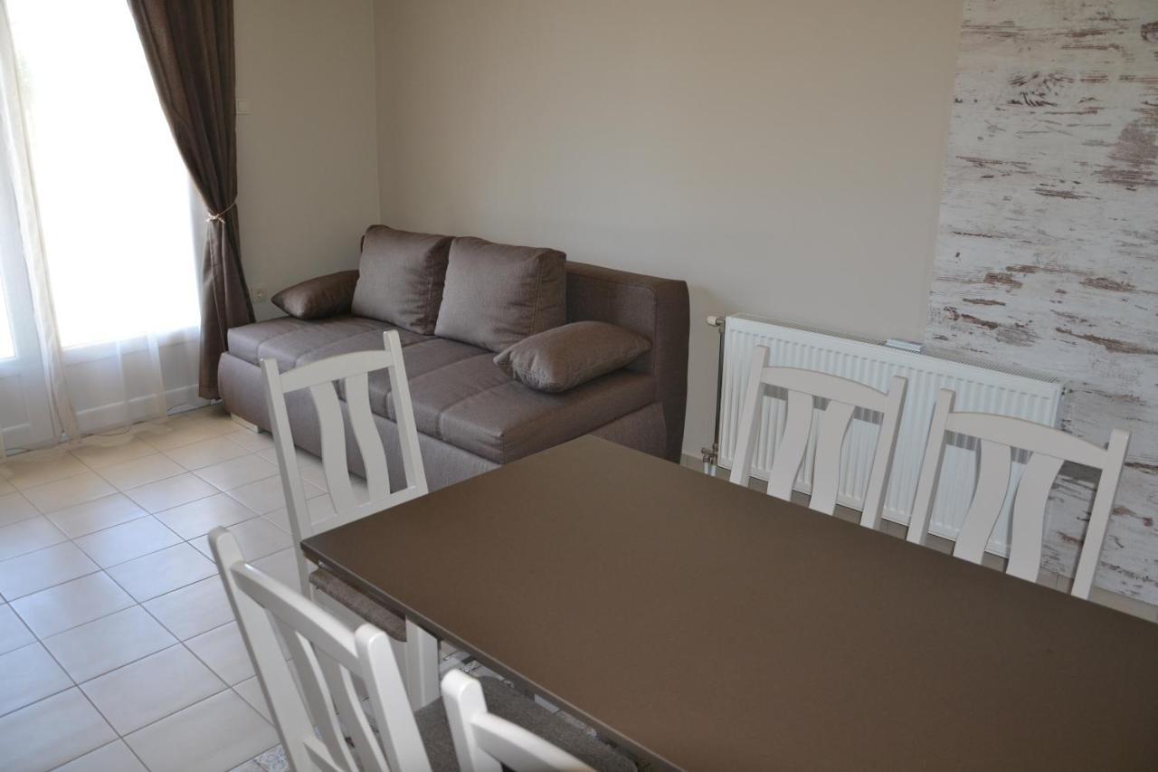 Aranyszarvas Panzio, Etterem Es Grillterasz Apartment Bagian luar foto