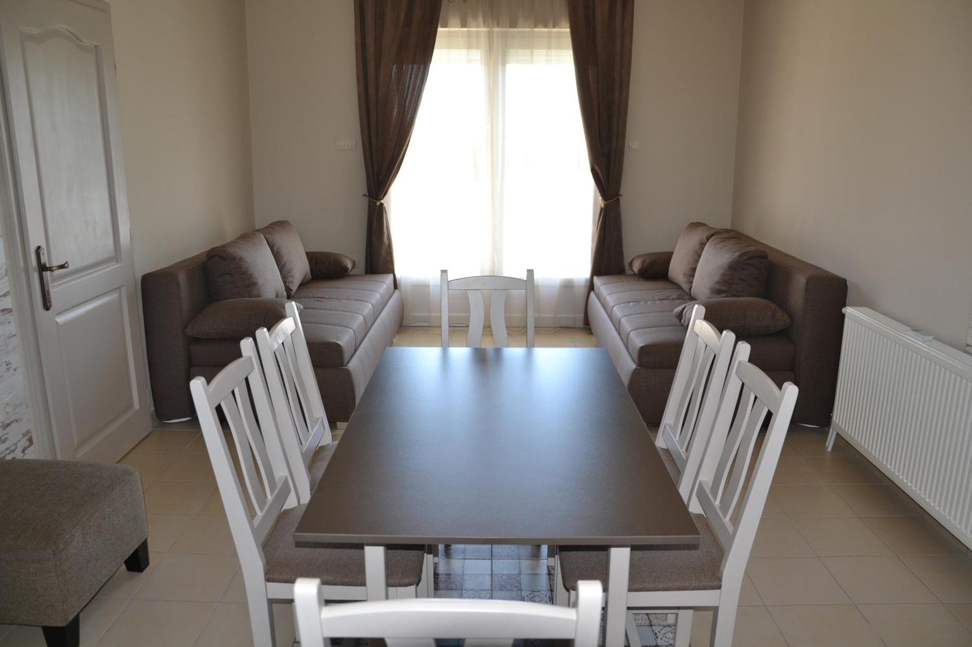Aranyszarvas Panzio, Etterem Es Grillterasz Apartment Bagian luar foto