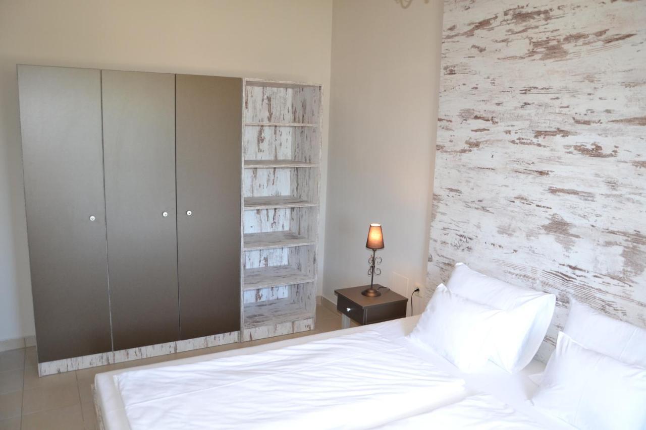 Aranyszarvas Panzio, Etterem Es Grillterasz Apartment Bagian luar foto