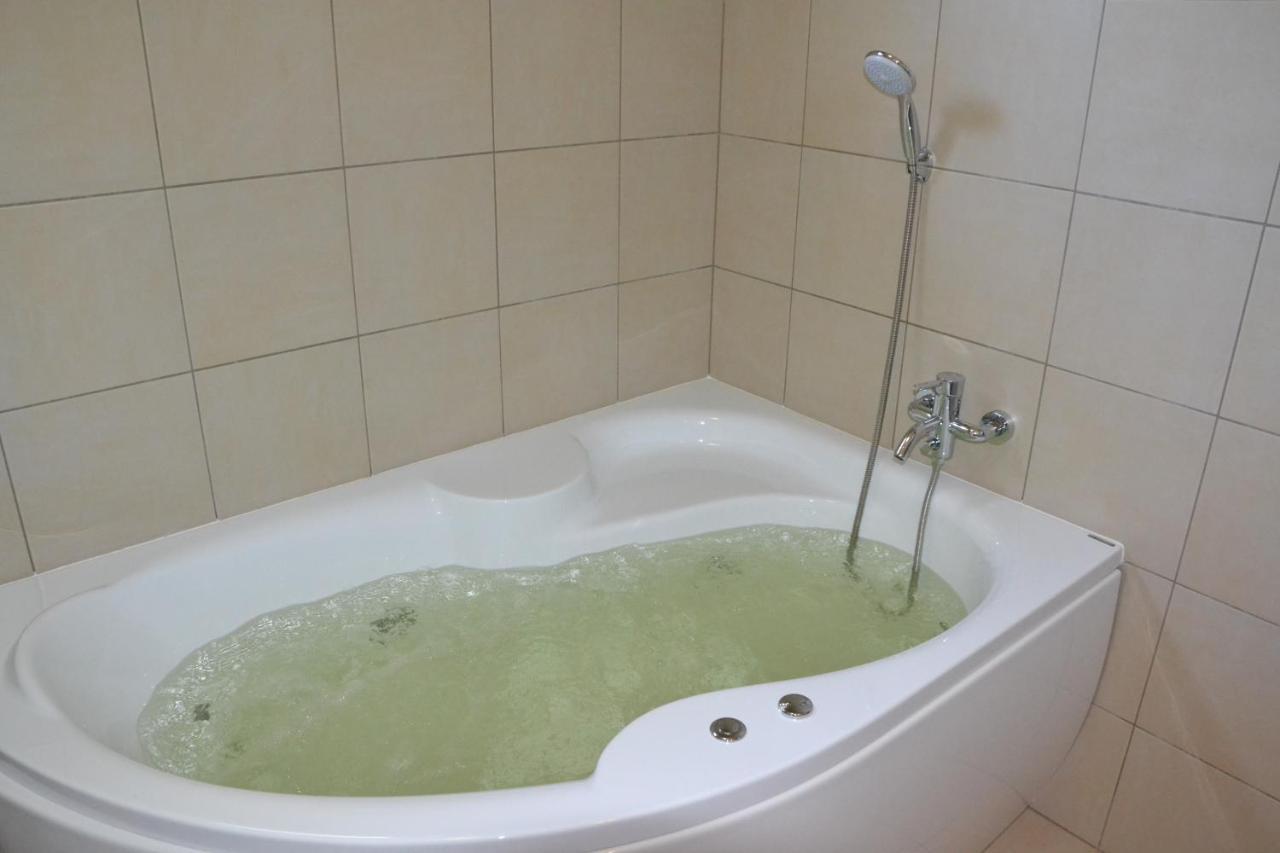 Aranyszarvas Panzio, Etterem Es Grillterasz Apartment Bagian luar foto