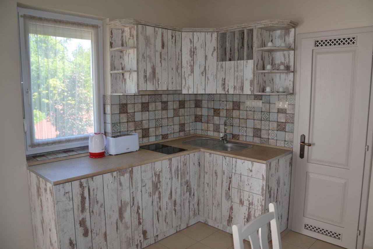 Aranyszarvas Panzio, Etterem Es Grillterasz Apartment Bagian luar foto