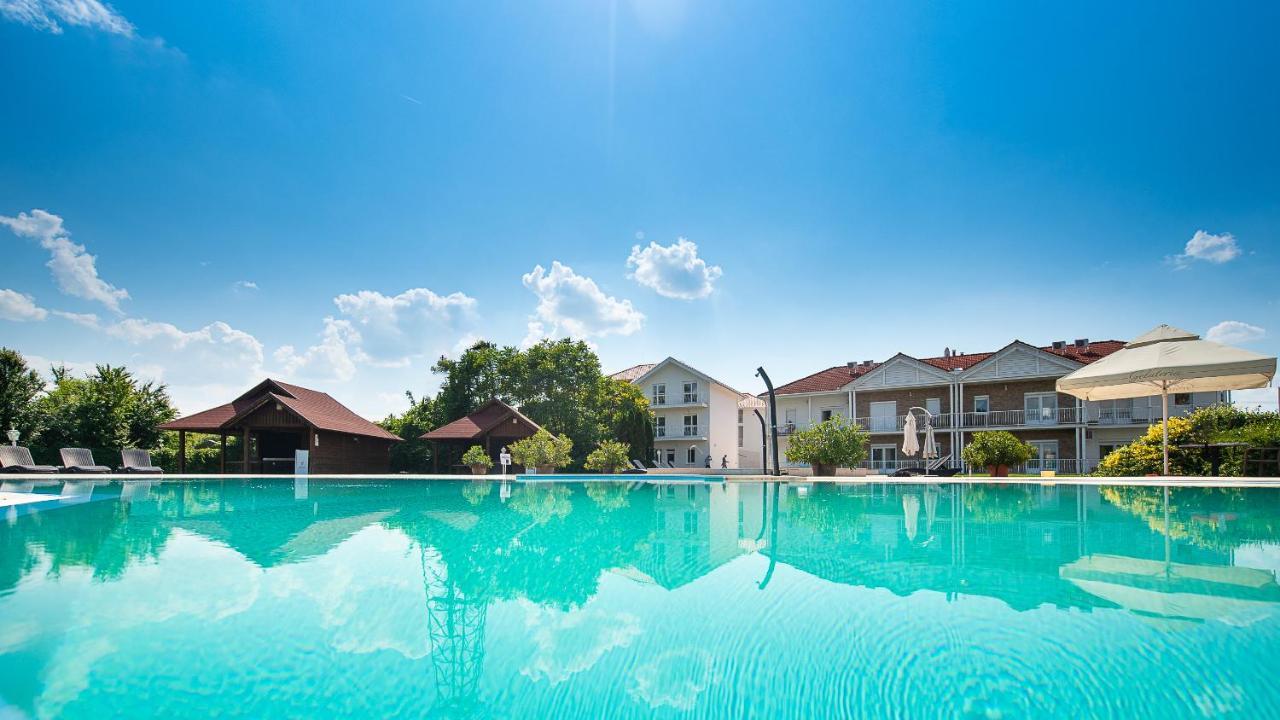 Aranyszarvas Panzio, Etterem Es Grillterasz Apartment Bagian luar foto