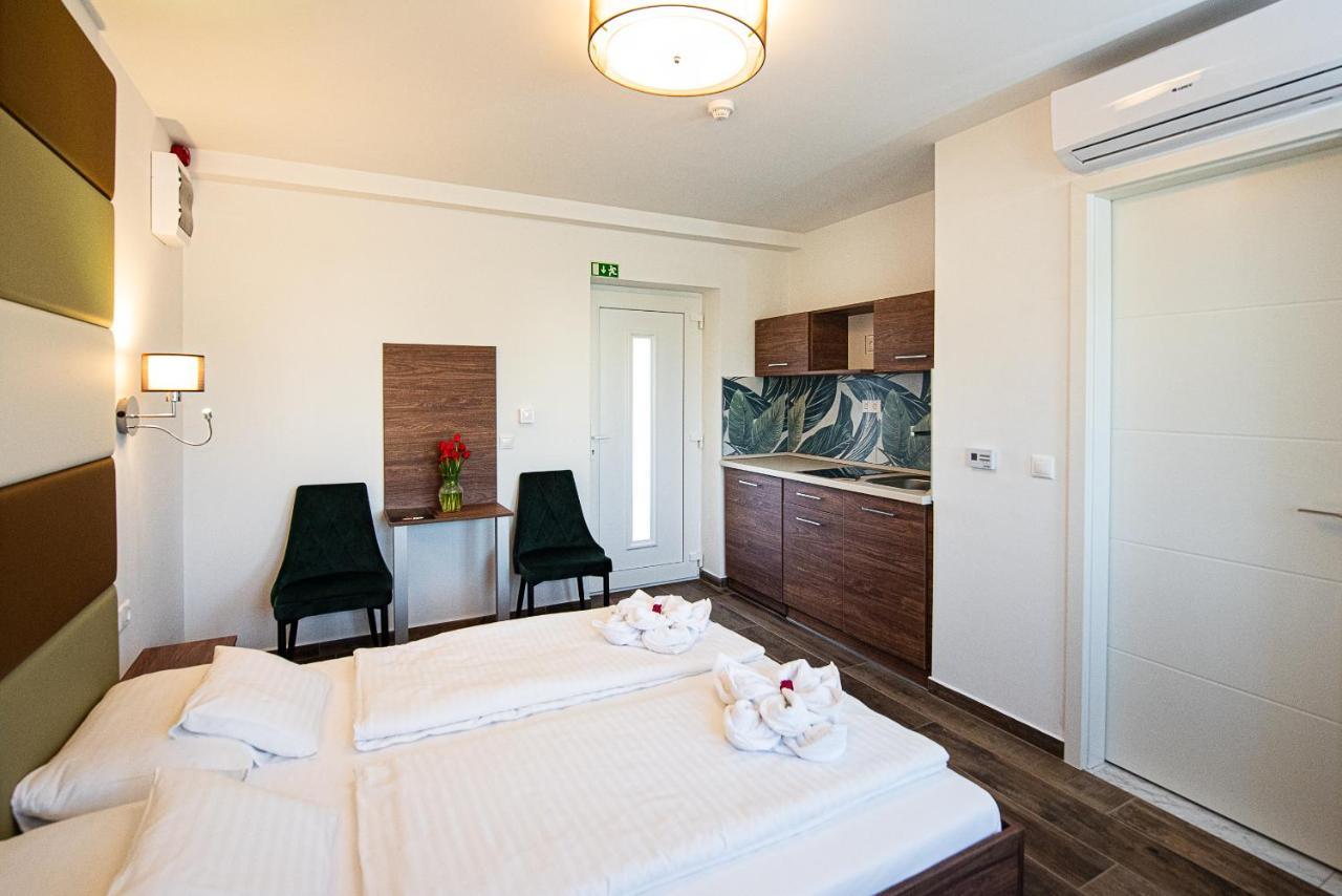Aranyszarvas Panzio, Etterem Es Grillterasz Apartment Bagian luar foto