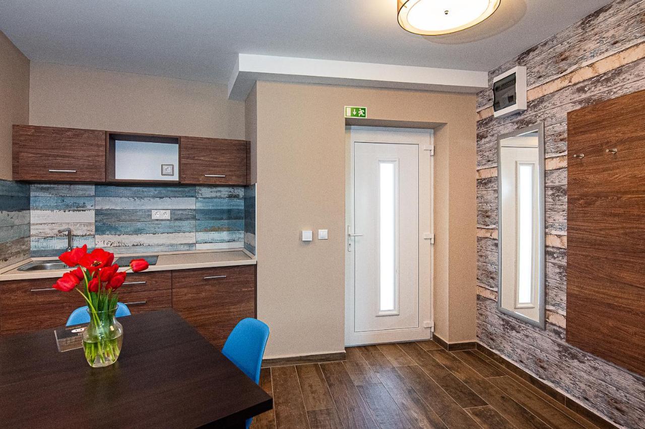 Aranyszarvas Panzio, Etterem Es Grillterasz Apartment Bagian luar foto