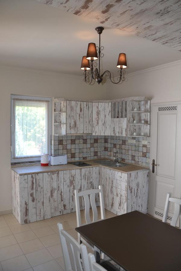 Aranyszarvas Panzio, Etterem Es Grillterasz Apartment Bagian luar foto
