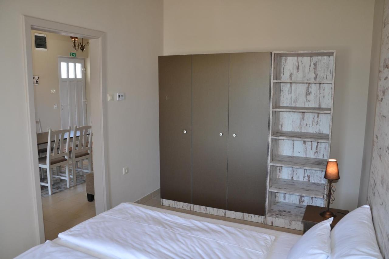 Aranyszarvas Panzio, Etterem Es Grillterasz Apartment Bagian luar foto