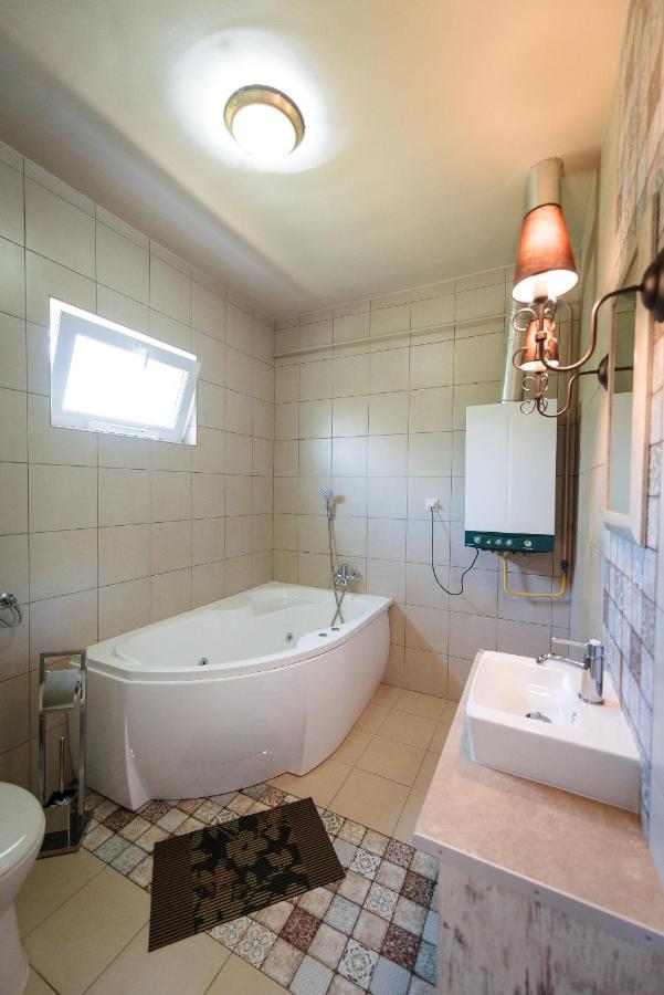 Aranyszarvas Panzio, Etterem Es Grillterasz Apartment Bagian luar foto